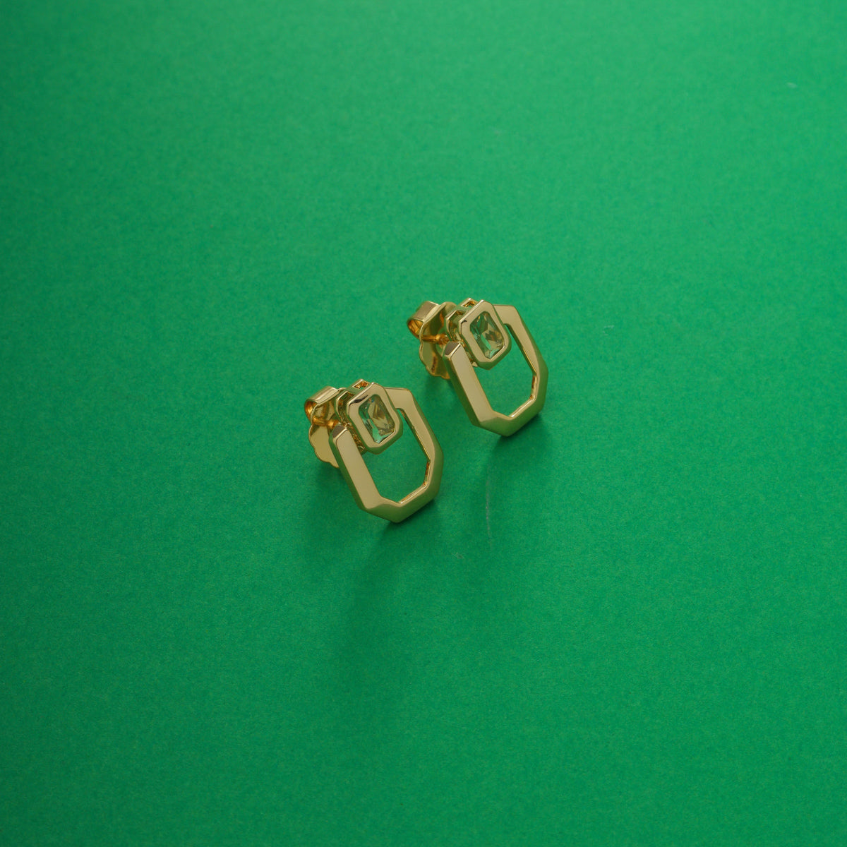 Aro geométrico con cristal