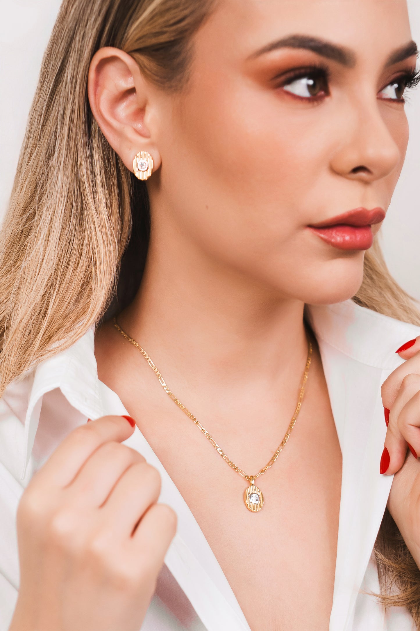 COLLAR STELL Y AROS STELLA BAÑO EN ORO
